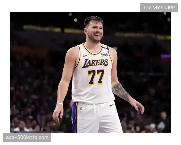 消息：东契奇三节达成三双，独行侠大比分领先进入末节